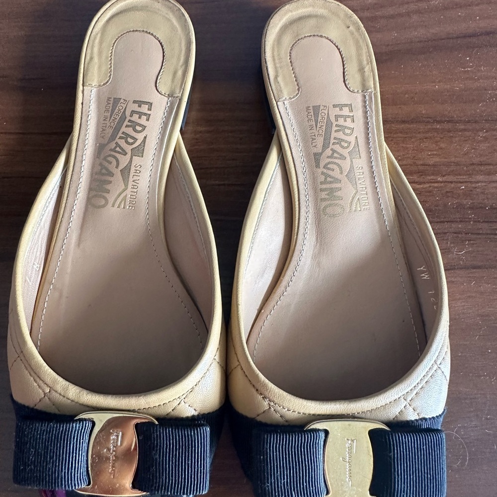 Salvatore Ferragamo Women's Cream and Black Bow Flats